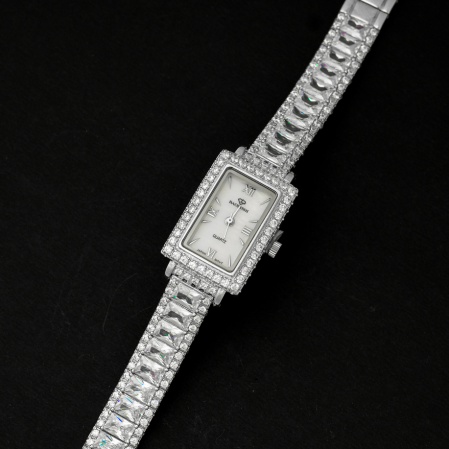 Hiraola's Product Image