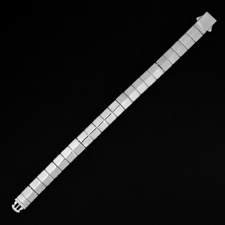 Hiraola's Product Image