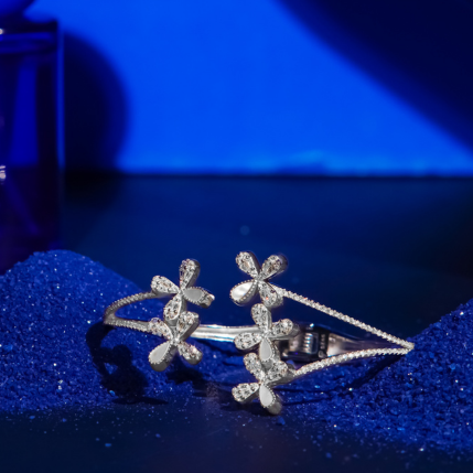 Hiraola's Product Image