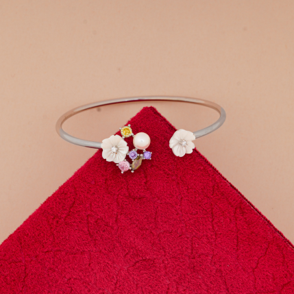 Hiraola's Product Image