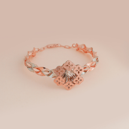 Hiraola's Product Image