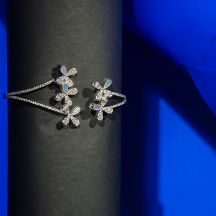 Hiraola's Product Image