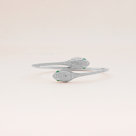 Hiraola's Product Image