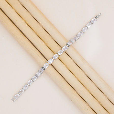 Hiraola's Product Image