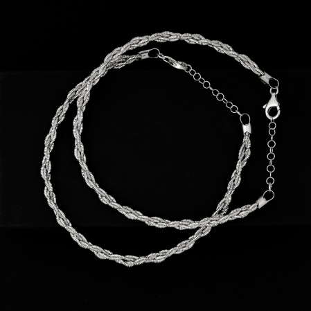 Hiraola's Product Image