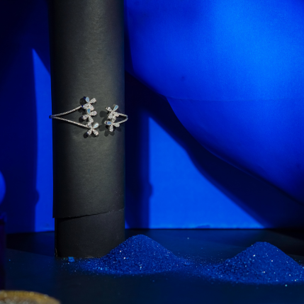 Hiraola's Product Image