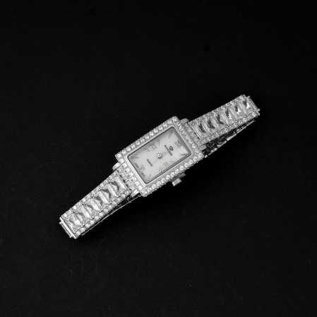 Hiraola's Product Image