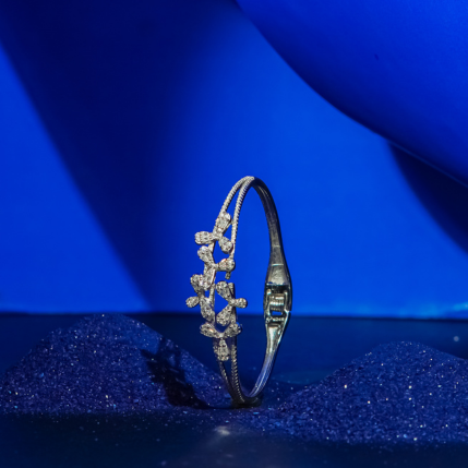 Hiraola's Product Image